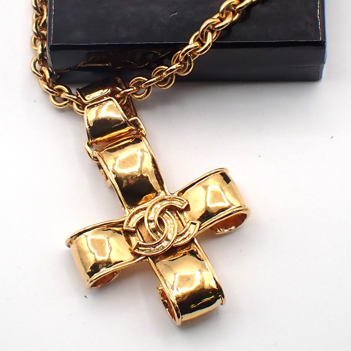 CHANEL CC Logo Cross Chain Long Necklace Pendant 94P Gold France Vintage 53RL935