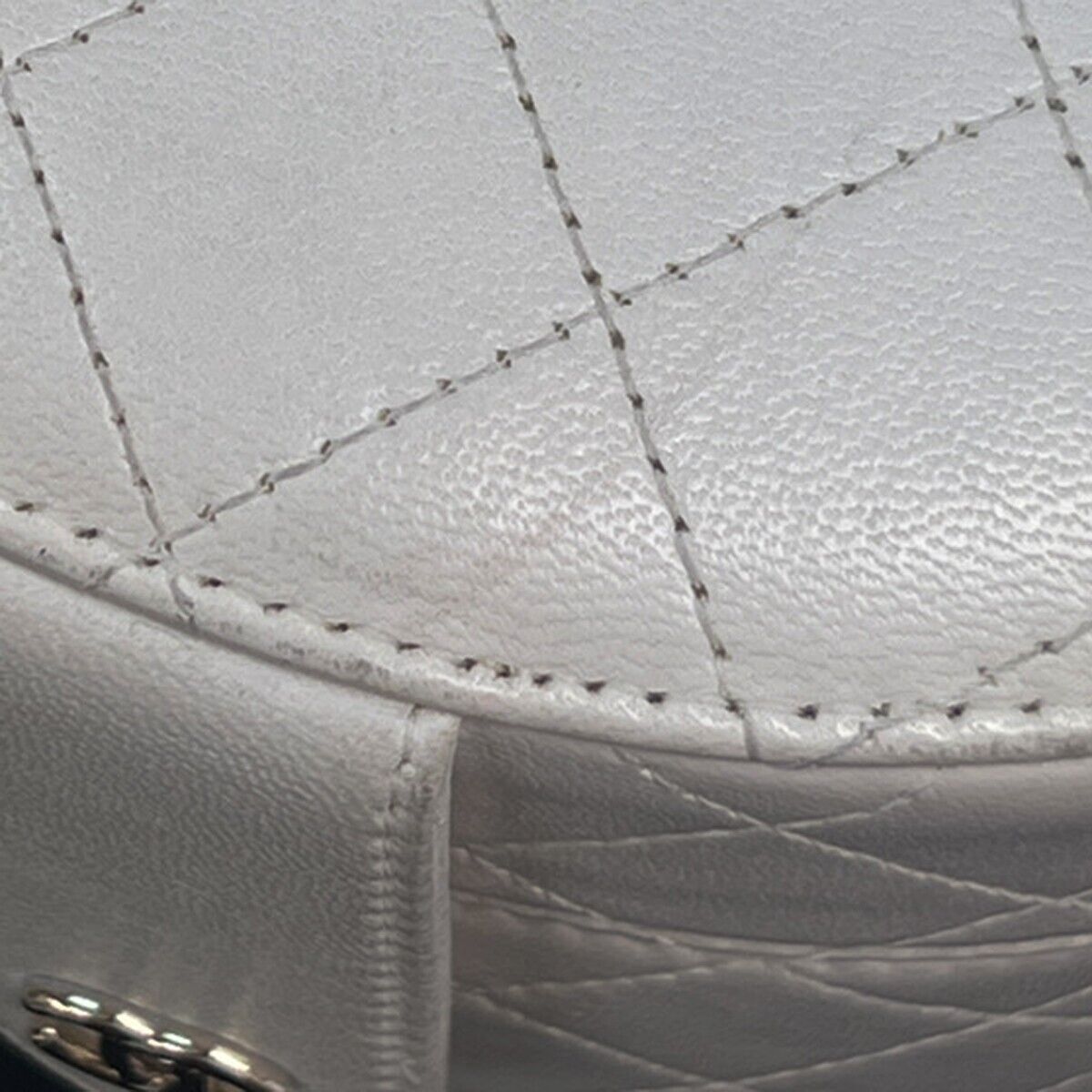 CHANEL CC Logo chain Shoulder Vanity Bag Matelasse Leather White GHW 645RF147