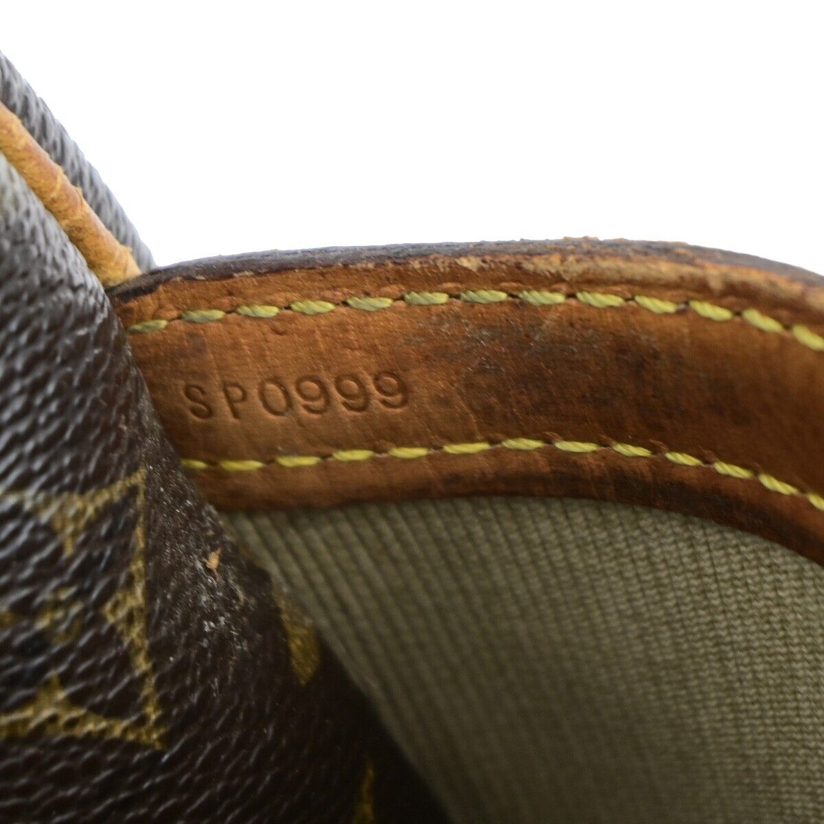 LOUIS VUITTON Reporter PM Crossbody Shoulder Bag Monogram Leather M45254 68EC903