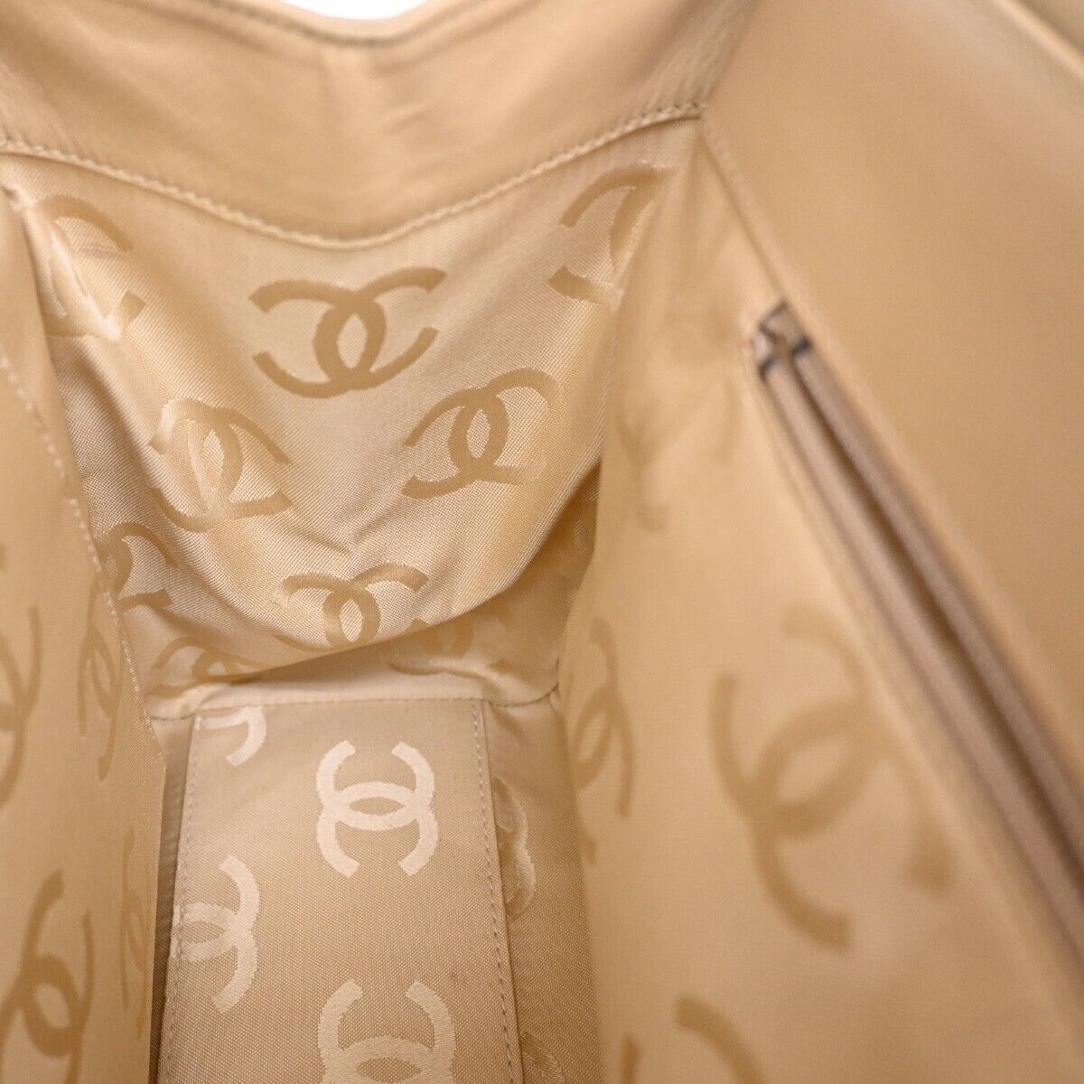 CHANEL CC Logo Matelasse Chain Shoulder Tote Bag Leather Beige GHW 305RJ393