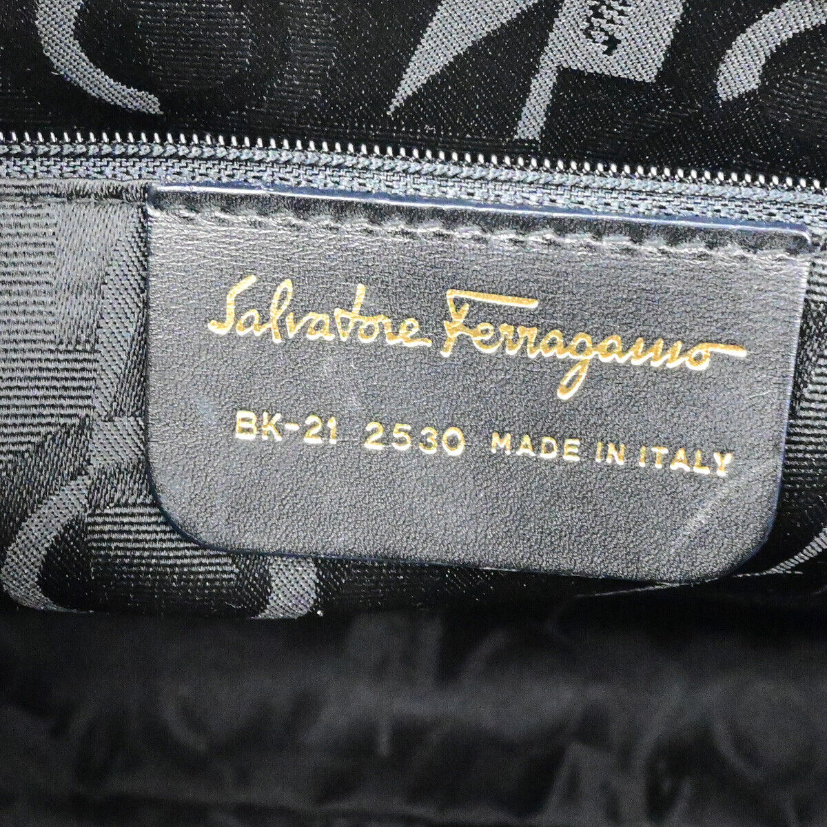 SALVATORE FERRAGAMO Vara Shoulder Bag Embossing Leather Black GHW Italy 67YF484
