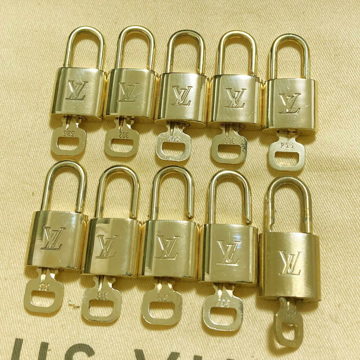 LOUIS VUITTON LV 10 SET PADLOCK KEY CHARM CADENA GOLD-PLATED FRANCE 31PDA291