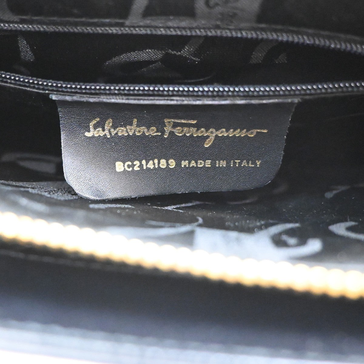 SALVATORE FERRAGAMO Logo Gancini Shoulder Hand Bag Leather GHW Black 35KC837