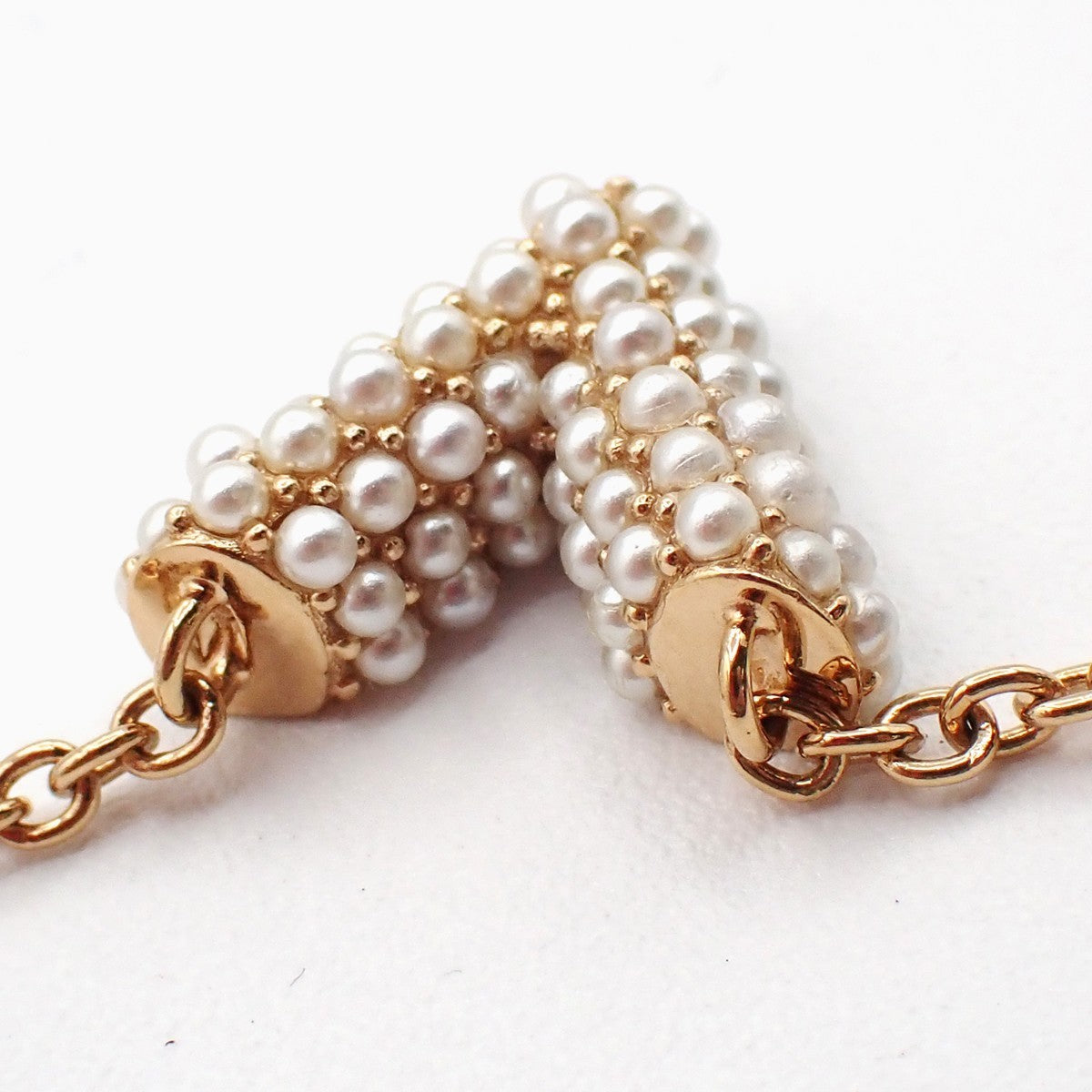 LOUIS VUITTON Collier Essential V Necklace Imitation Pearl Gold M68358 80MA242