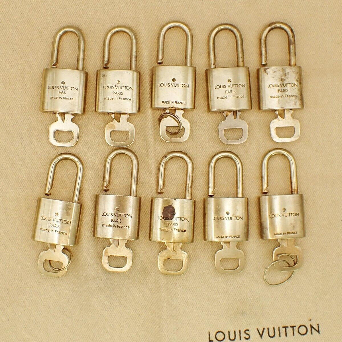 LOUIS VUITTON LV 10 SET PADLOCK KEY BAG CHARM CADENA GOLD PLATED FRANCE 31EB380