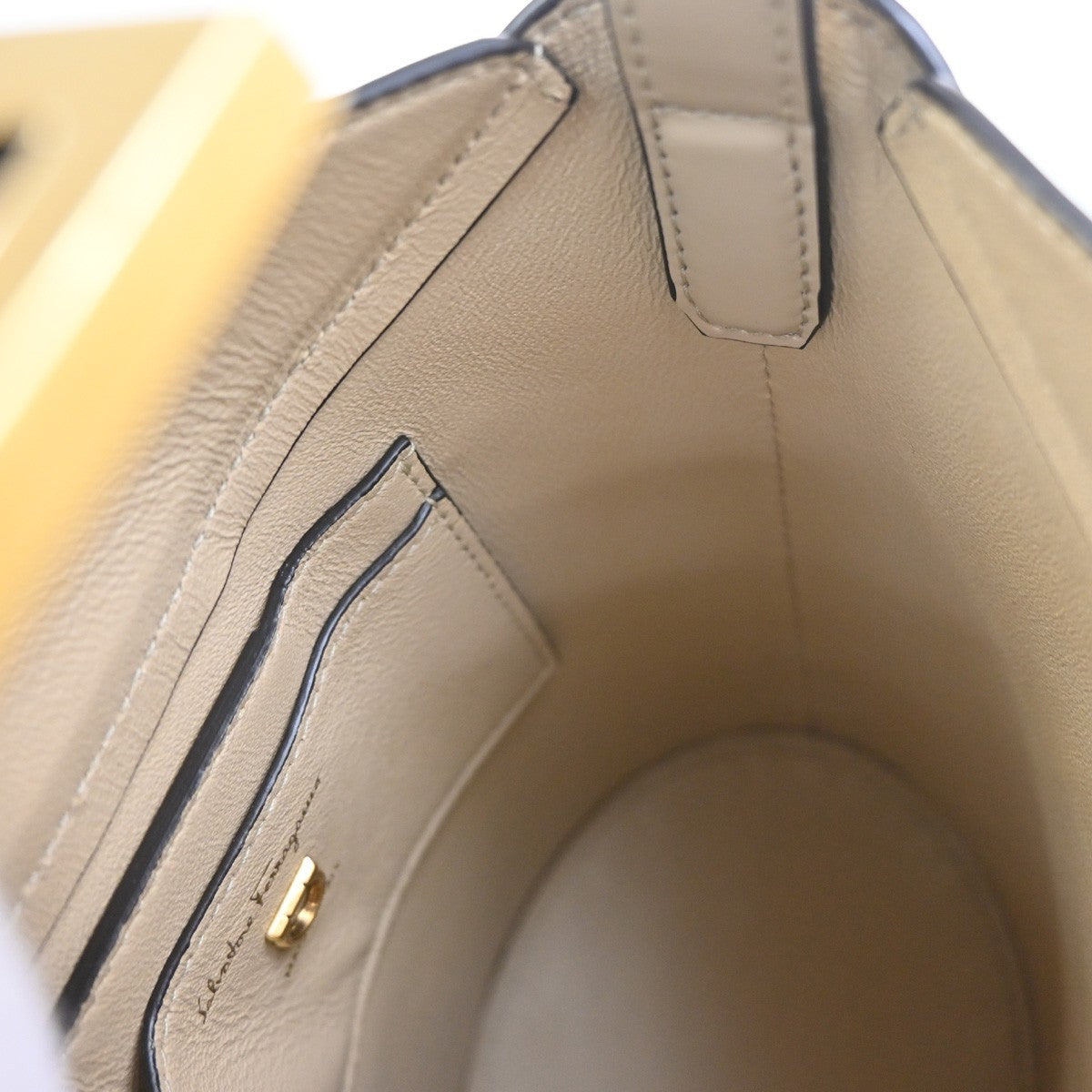 Salvatore Ferragamo Logo Gancini Shoulder Hand Bag Leather Beige Italy 19RL934