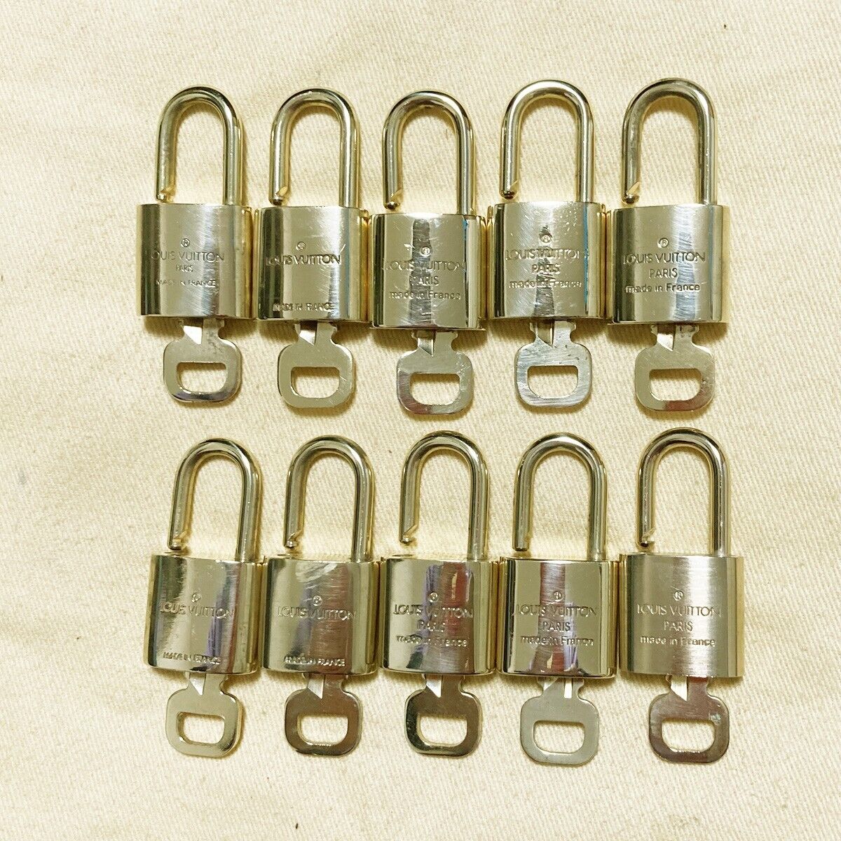 AUTHENTIC LOUIS VUITTON LV 10 SET PADLOCK KEY CHARM CADENA GOLD FRANCE 31PDA118