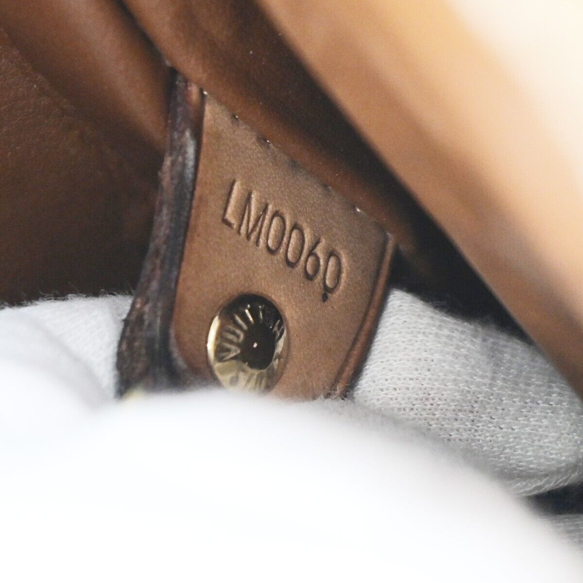 LOUIS VUITTON Houston Shoulder Bag Monogram Vernis Leather Bronze M91122 05EC927