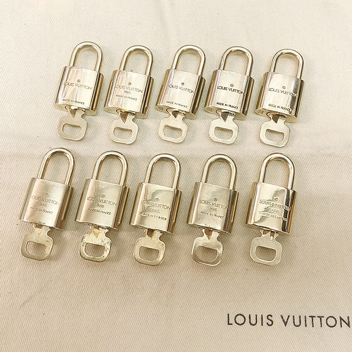 LOUIS VUITTON LV 10 SET PADLOCK KEY CHARM CADENA GOLD-PLATED FRANCE 35JF231