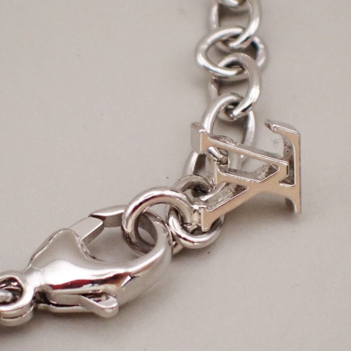LOUIS VUITTON Chain Bracelet Imitation Pearl Silver Accessory M0996A 75RK008