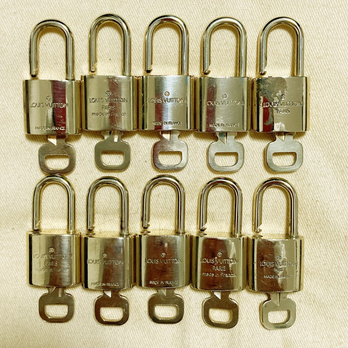 LOUIS VUITTON LV 10 SET PADLOCK KEY CHARM CADENA GOLD-PLATED FRANCE 80PDA139