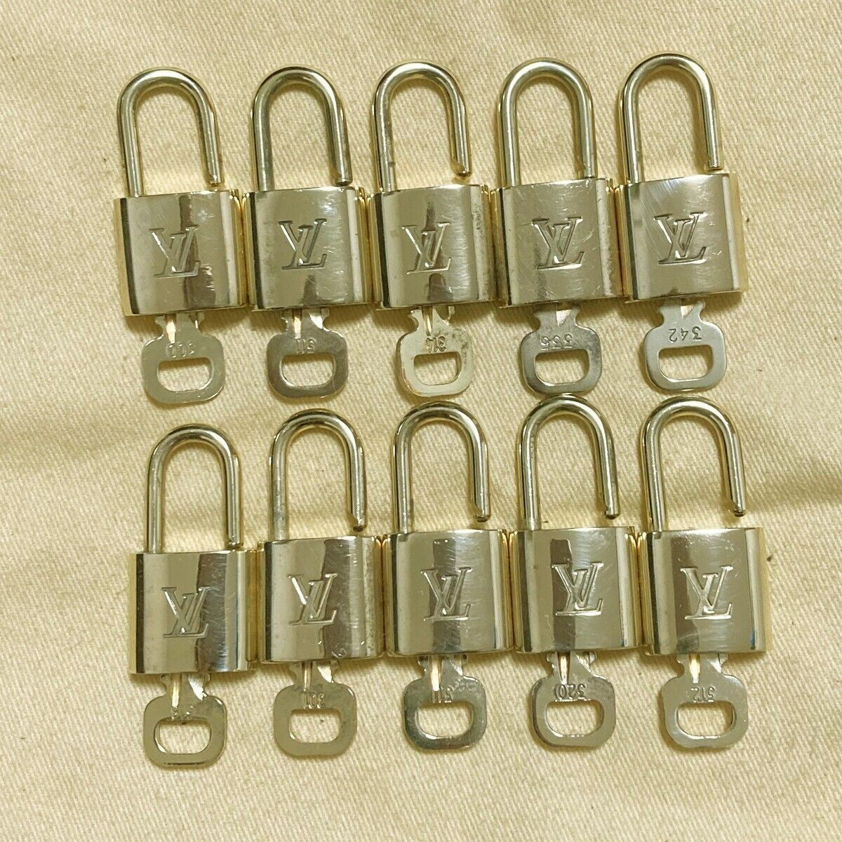 LOUIS VUITTON LV 10 SET PADLOCK KEY CHARM CADENA GOLD-PLATED FRANCE 37PDA165