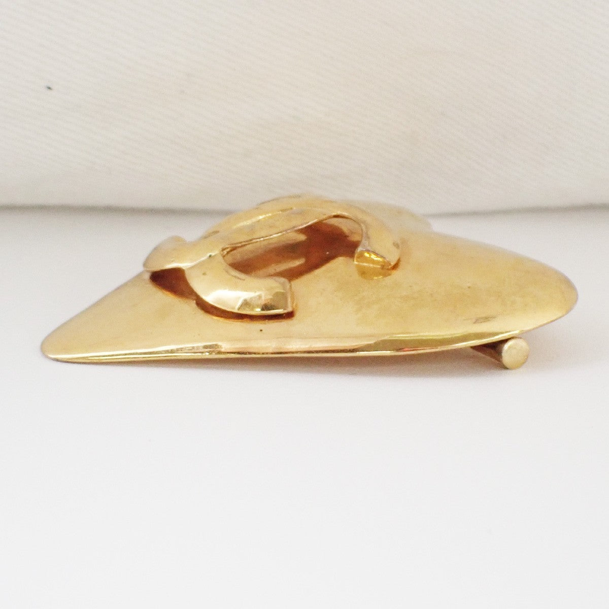 CHANEL CC Logo Heart Pin Brooch 93P Gold France Vintage 73RL810