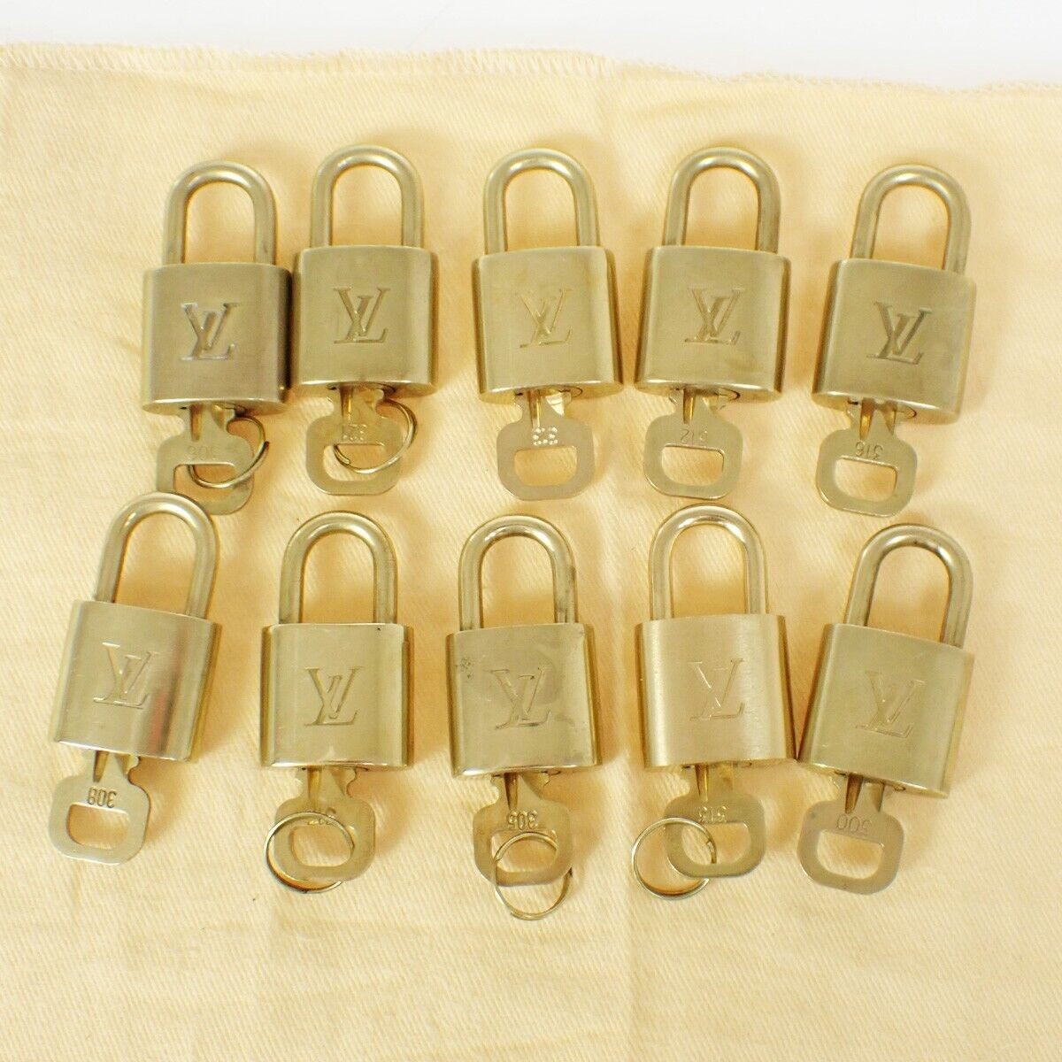 LOUIS VUITTON LV 10 SET PADLOCK KEY BAG CHARM CADENA GOLD PLATED FRANCE 80SH952