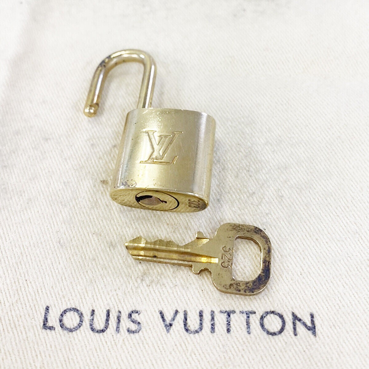 LOUIS VUITTON LV 10 SET PADLOCK CADENA KEY BAG CHARM GOLD PLATED FRANCE 35MS881