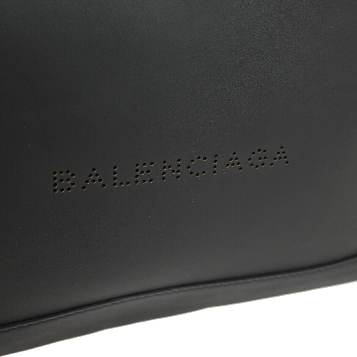 BALENCIAGA Logo Navy Clip M Clutch Hand Bag 373834 Leather Black Italy 33GA300