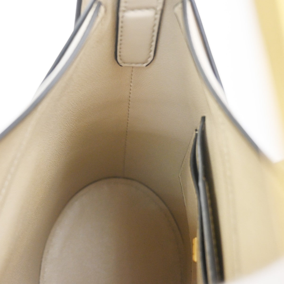 Salvatore Ferragamo Logo Gancini Shoulder Hand Bag Leather Beige Italy 19RL934