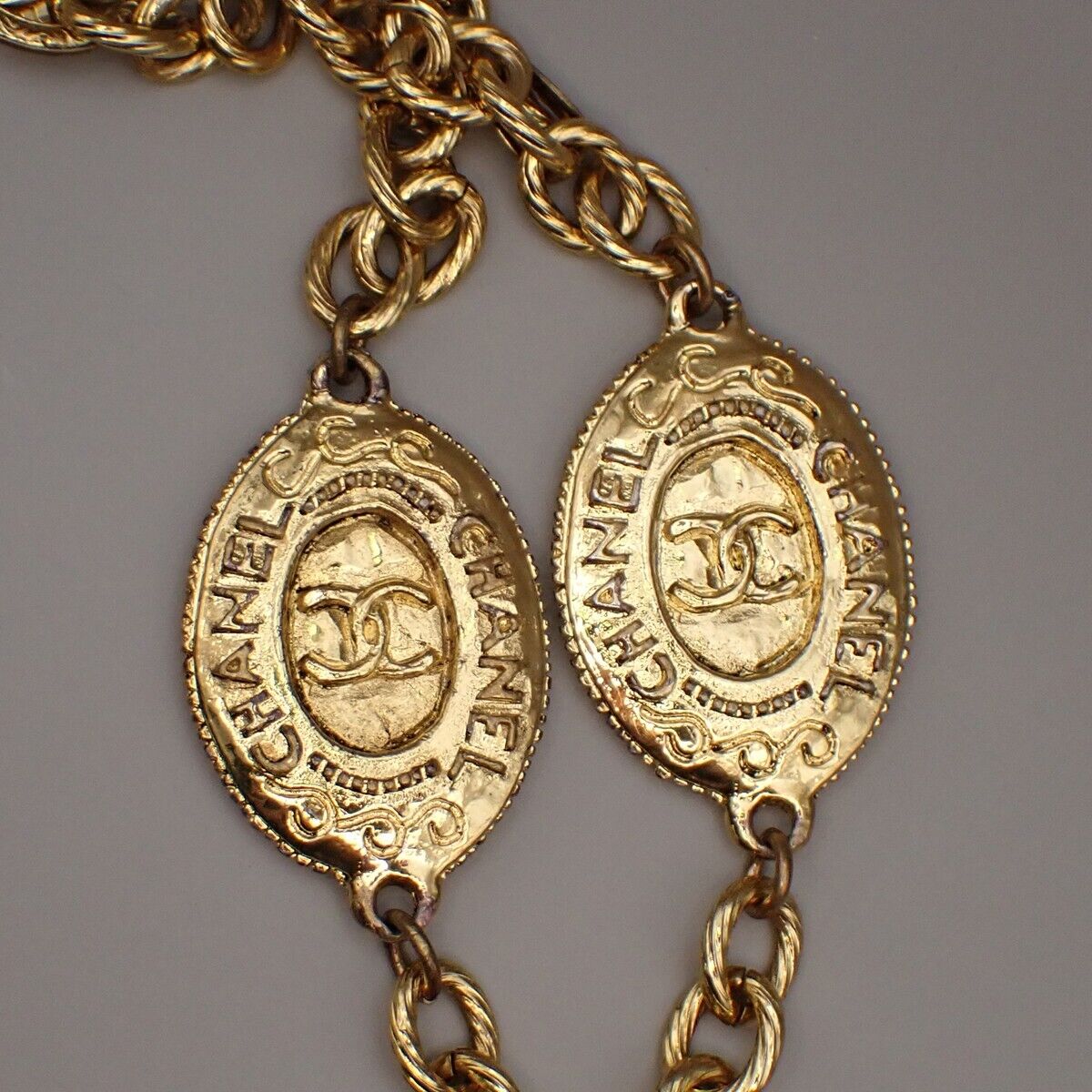 CHANEL CC Logo Medallion Round Pendant Chain Necklace Gold Accessory 12RK784