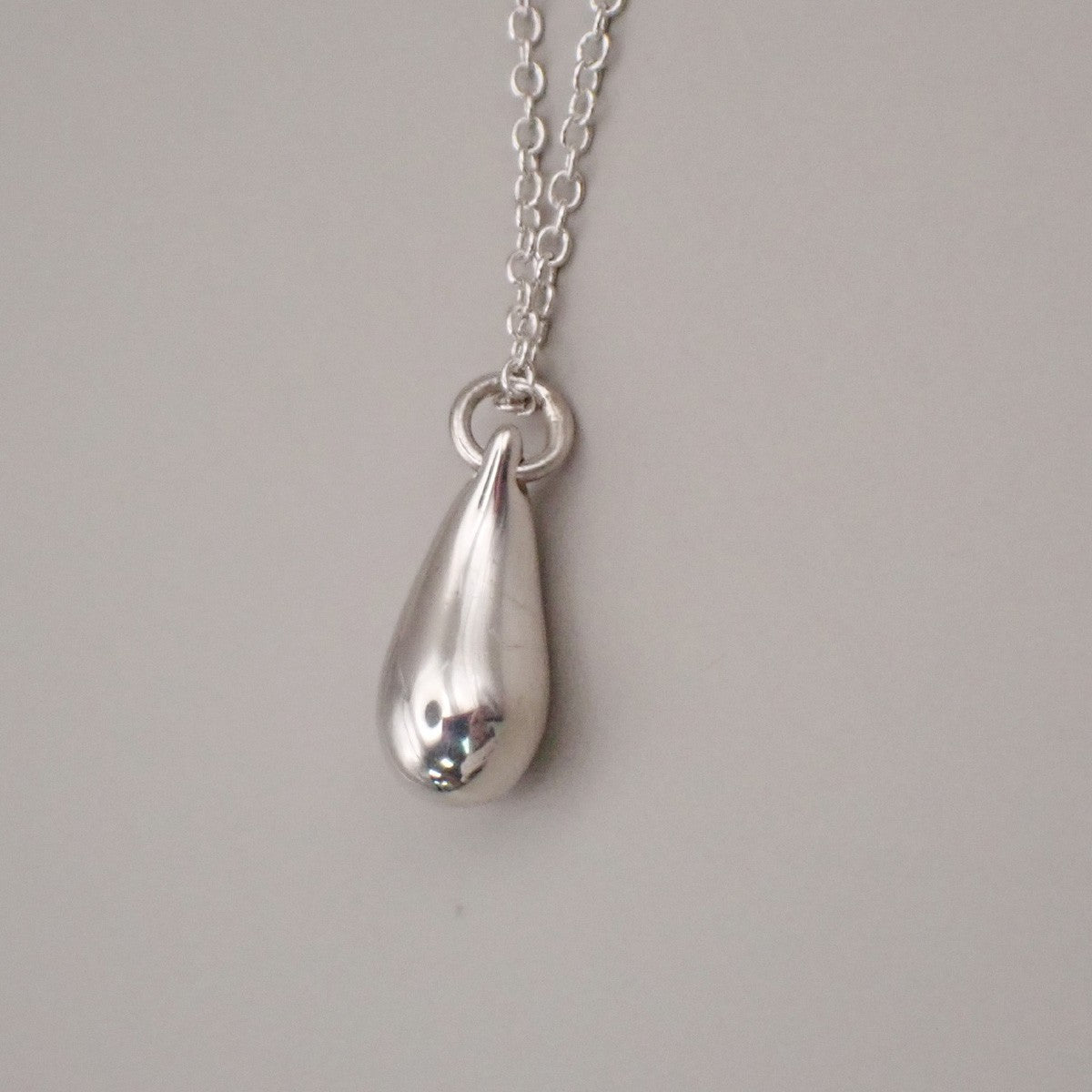 Tiffany & Co. Logo Tear Drop Chain Necklace Pendant Ag 925 Silver 09YH713