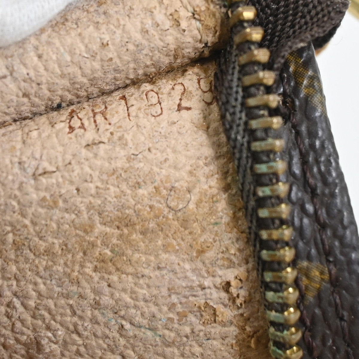 LOUIS VUITTON 2 Set Bucket PM Pouch/Poche Toilette Bag Monogram Leather 66AA218