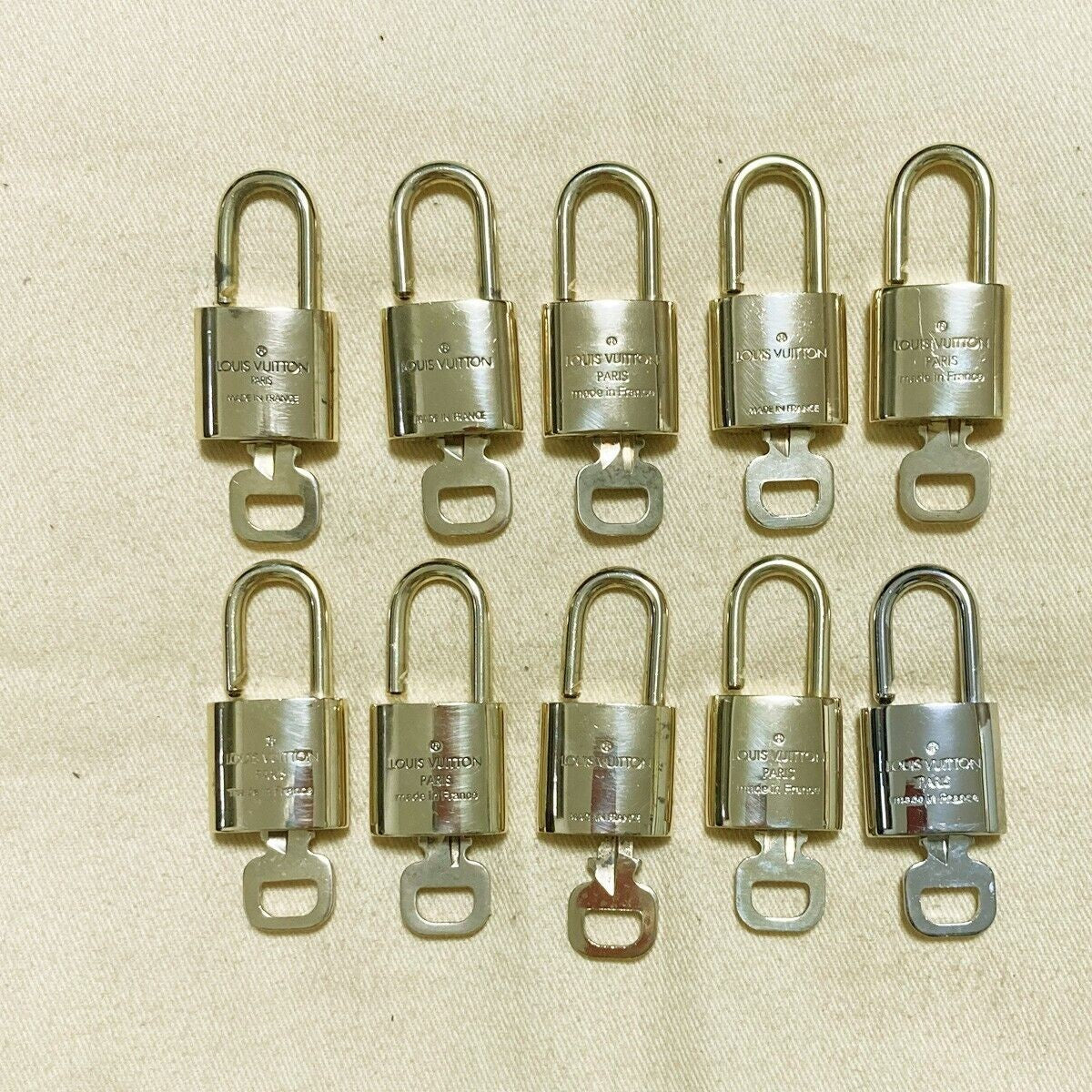 LOUIS VUITTON LV 10 SET PADLOCK KEY BAG CHARM CADENA GOLD PLATED FRANCE 62PDA086