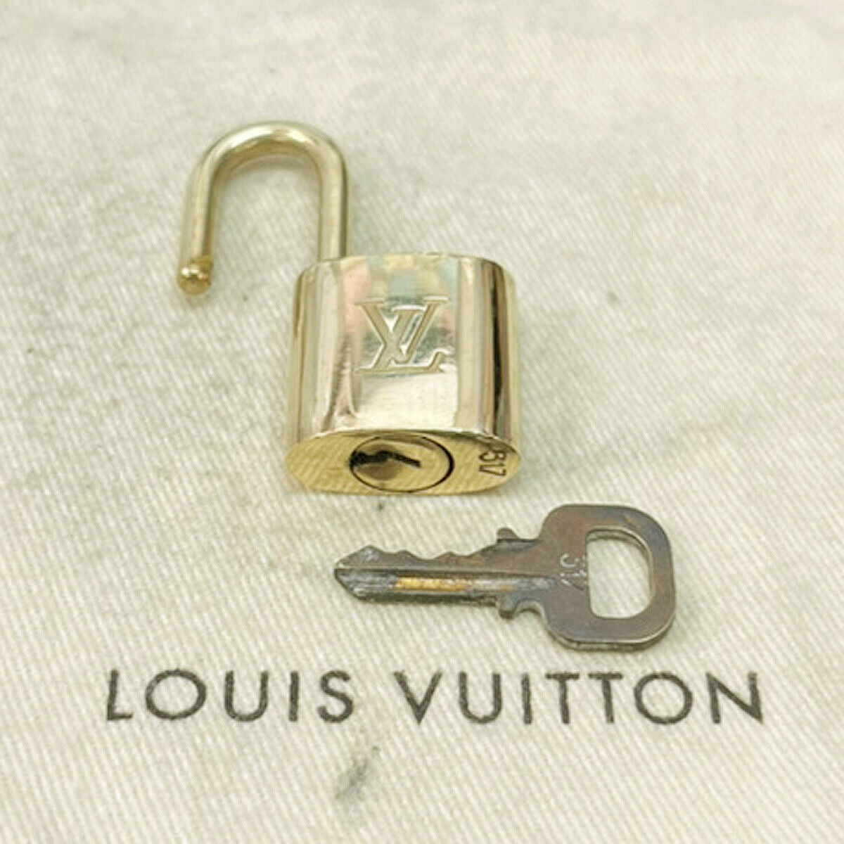 LOUIS VUITTON LV 10 SET PADLOCK KEY CHARM CADENA GOLD-PLATED FRANCE 35JF470