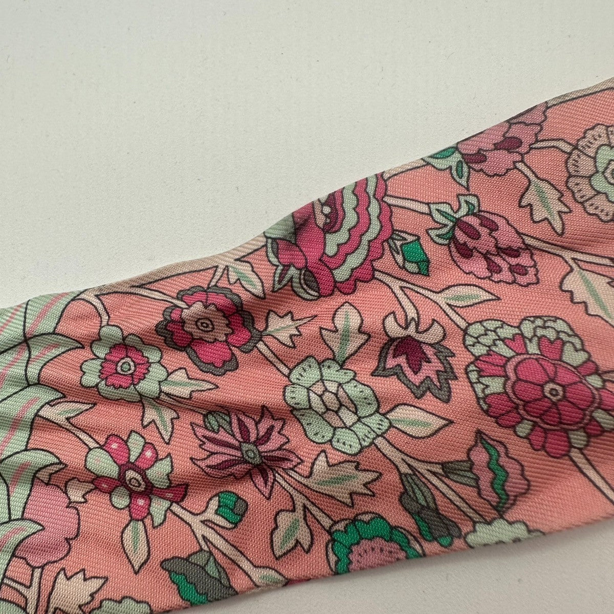 HERMES Twilly Scarf " Tapis Persans " 100% Silk Pink France 63RQ093
