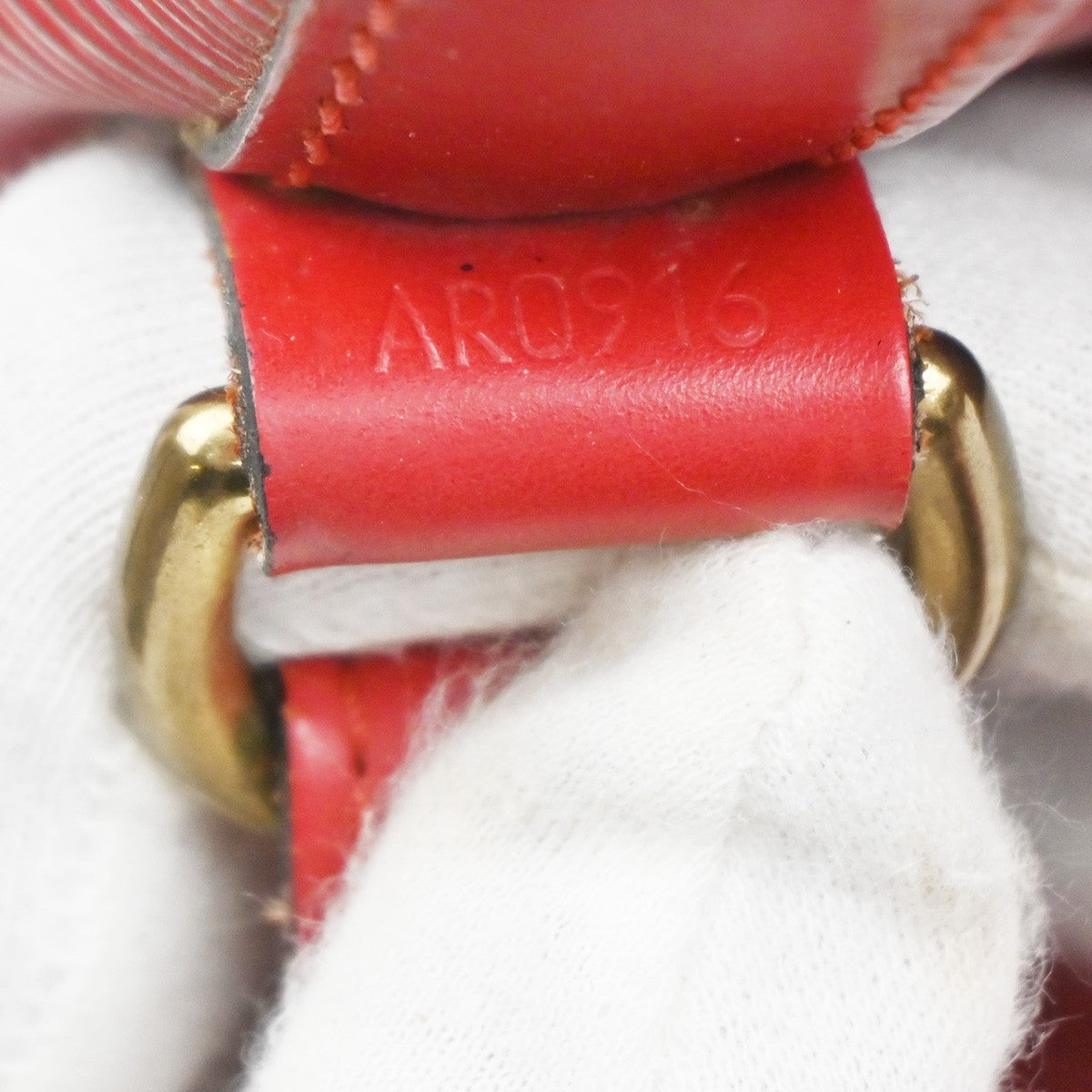 LOUIS VUITTON Petit Noe Drawstring Shoulder Bag Epi Leather Red M44107 82CA882