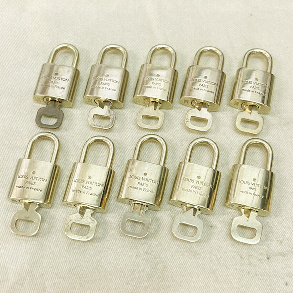 LOUIS VUITTON LV 10 SET PADLOCK KEY CHARM CADENA GOLD-PLATED FRANCE 35JF460