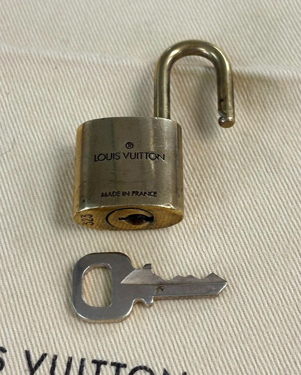 LOUIS VUITTON LV 10 Set  Padlock Key Bag Charm Cadena Gold Plated 62pda297