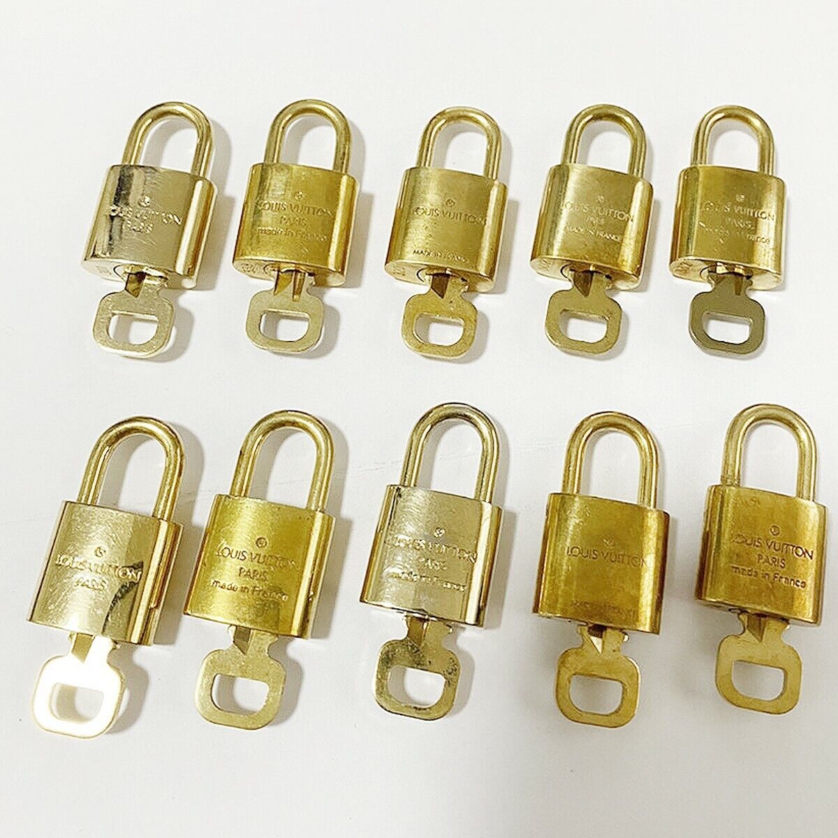 LOUIS VUITTON LV 10 SET PADLOCK KEY CHARM CADENA GOLD-PLATED FRANCE 35MS991