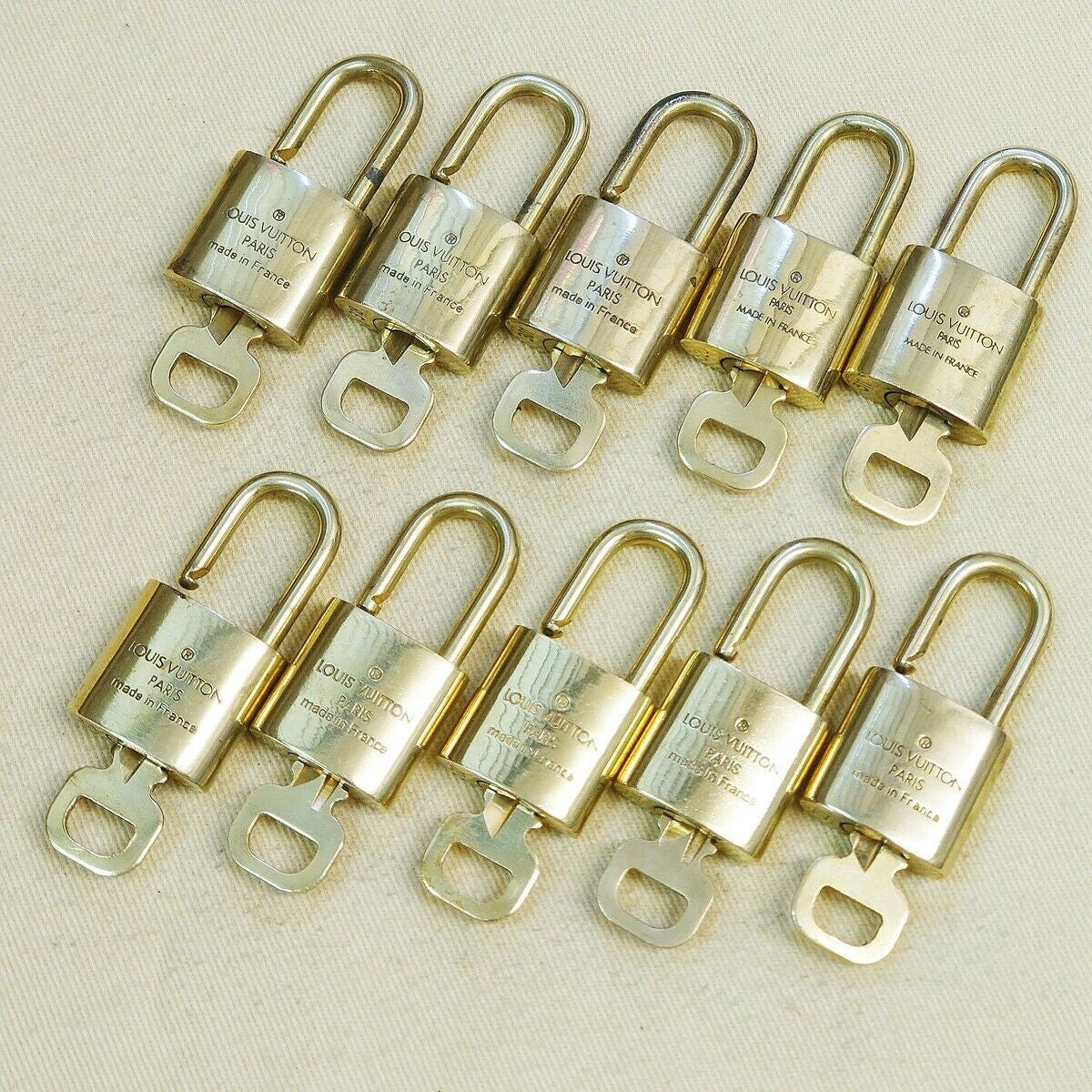 LOUIS VUITTON LV 10 SET PADLOCK KEY BAG CHARM CADENA GOLD PLATED FRANCE 33HA004