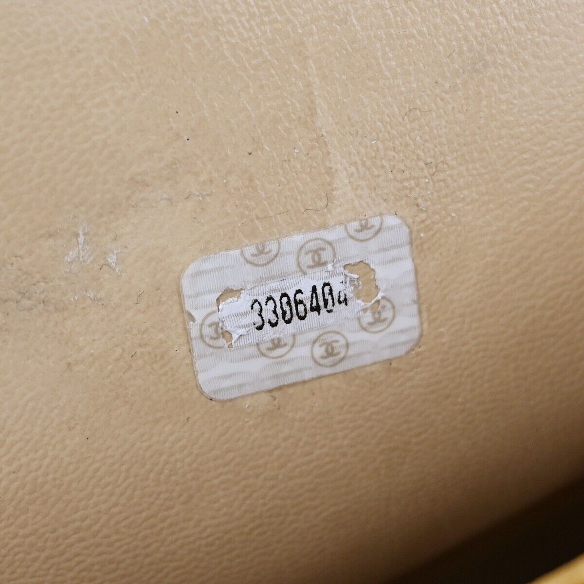 CHANEL CC Logo Chain Shoulder Bag Caviar Skin Leather Beige GHW Vintage 330RH771