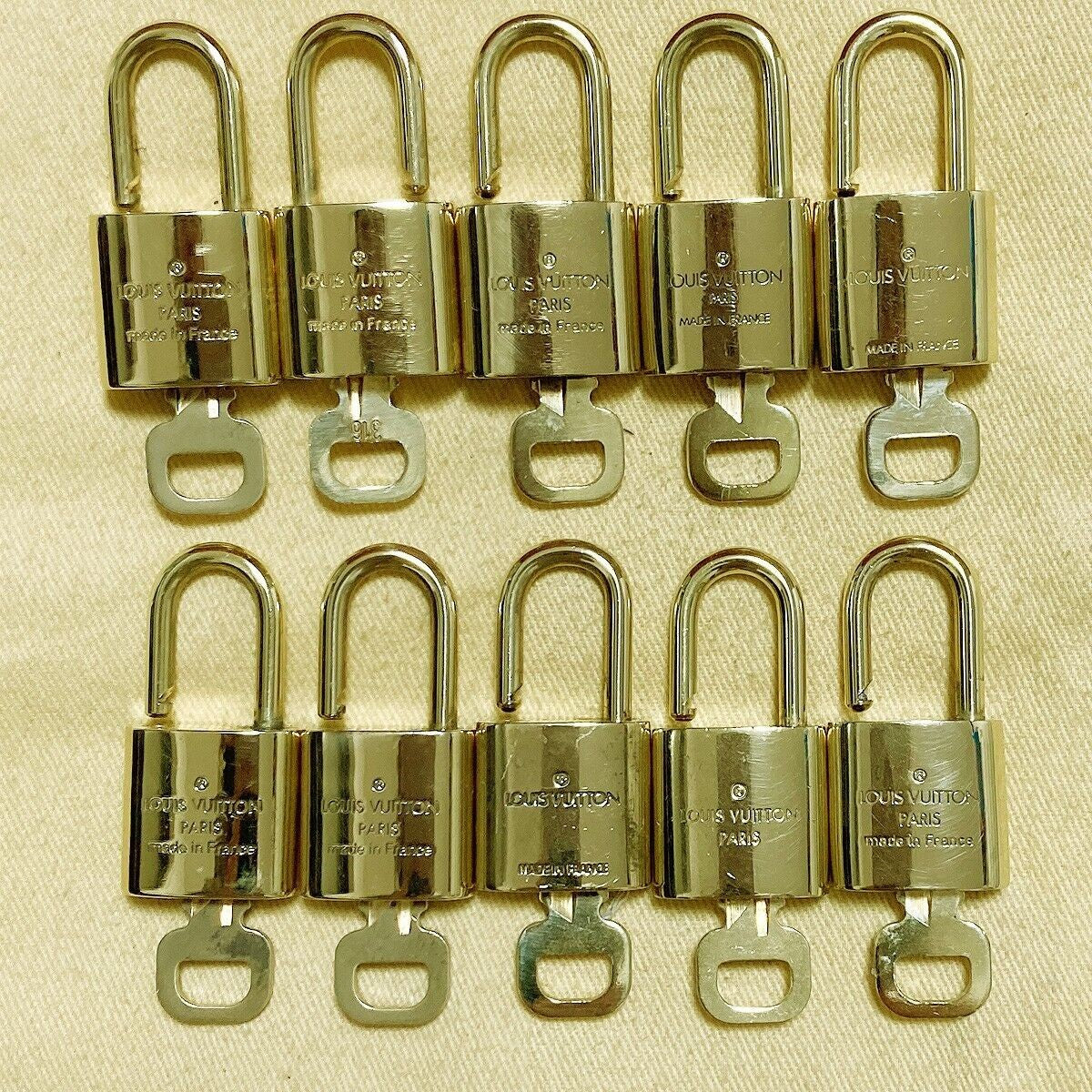 LOUIS VUITTON LV 10 SET PADLOCK KEY CHARM CADENA GOLD-PLATED FRANCE 65PDA191