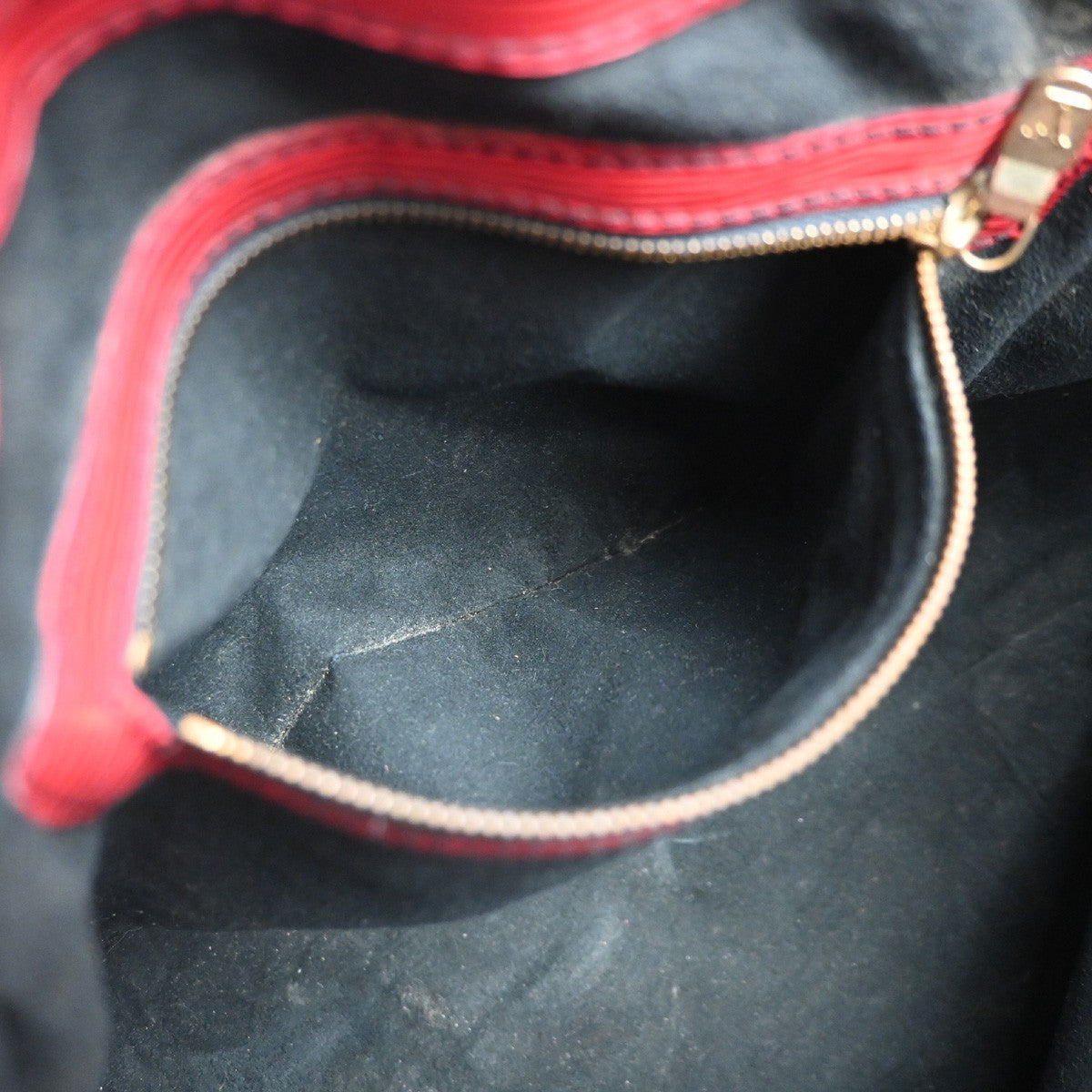 LOUIS VUITTON Petit Noe Drawstring Shoulder Bag Epi Leather Red M44107 37KC770