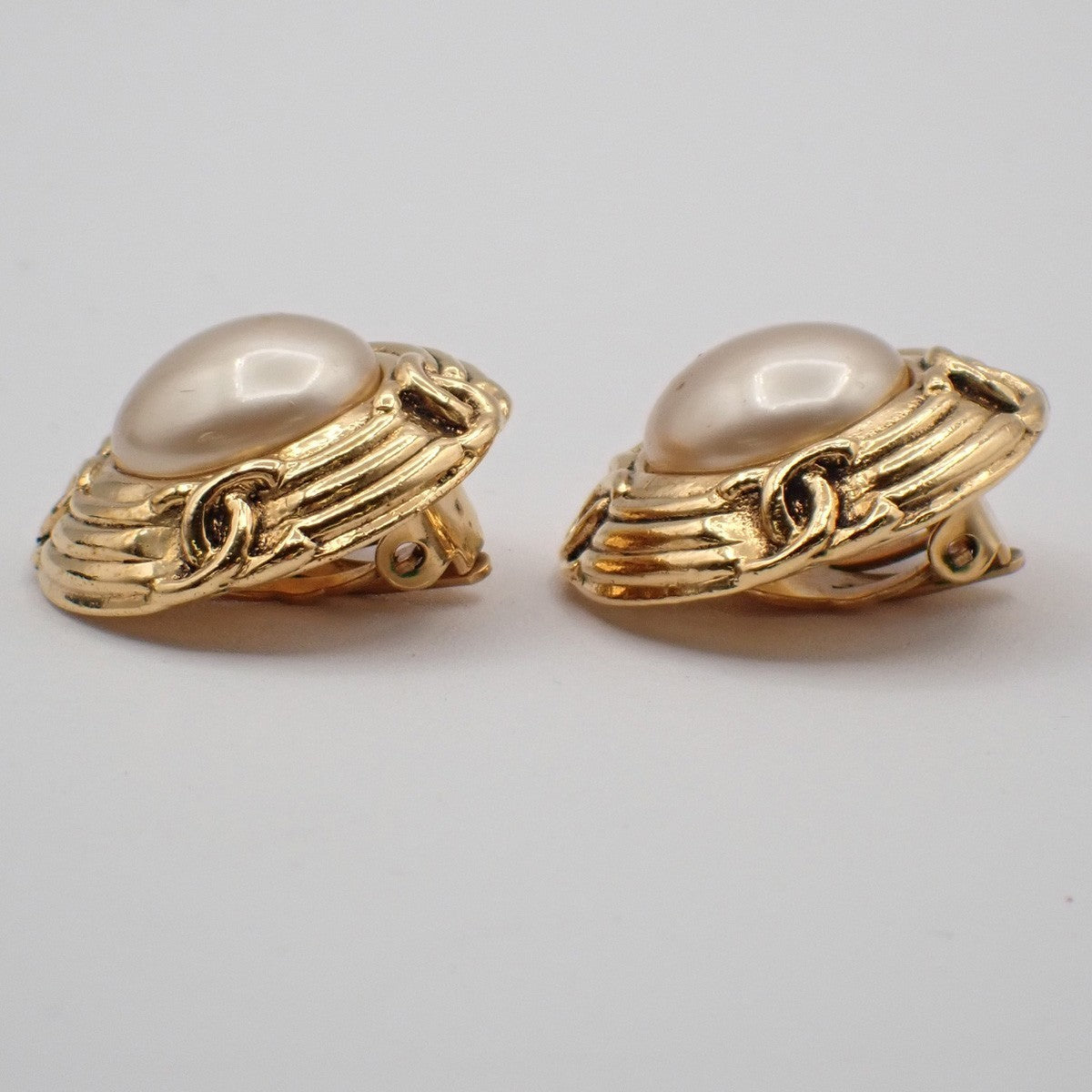 CHANEL Logo Round Button Earrings Clip-On 94A Imitation Pearl Gold 33RF703