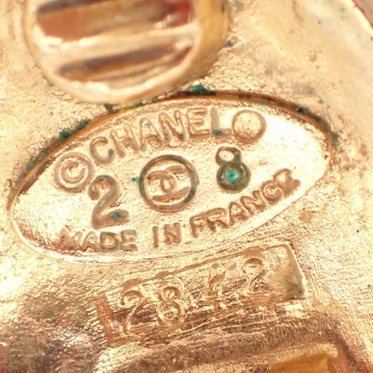 CHANEL CC Logo Oval Button Earrings Clip-On 28 Gold-Plated Vintage 83RF751