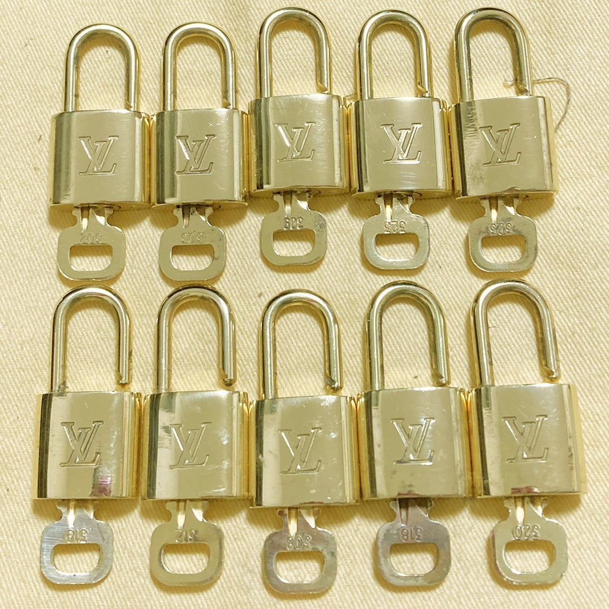 LOUIS VUITTON LV 10 SET PADLOCK KEY CHARM CADENA GOLD-PLATED FRANCE 37PDA293