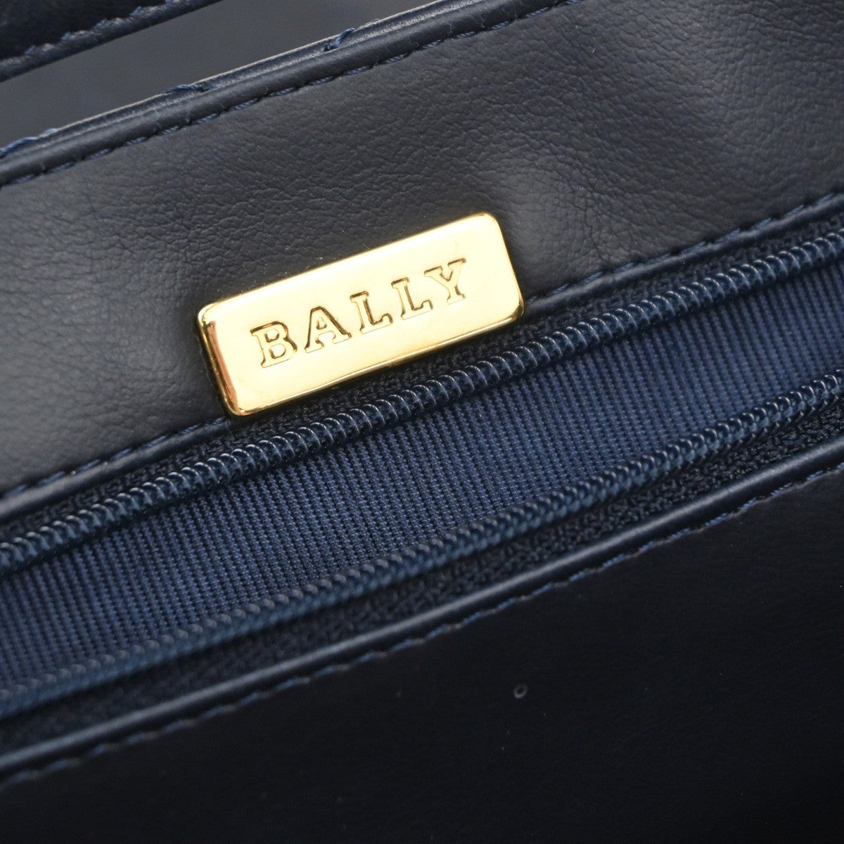 BALLY Logo Flap Shoulder Bag Quilted Leather Navy Blue GHW Italy 09MA548