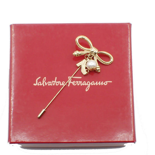SALVATORE FERRAGAMO Logo Imitation Pearl Bow Shoes Charm Pin Brooch Gold 03KP067