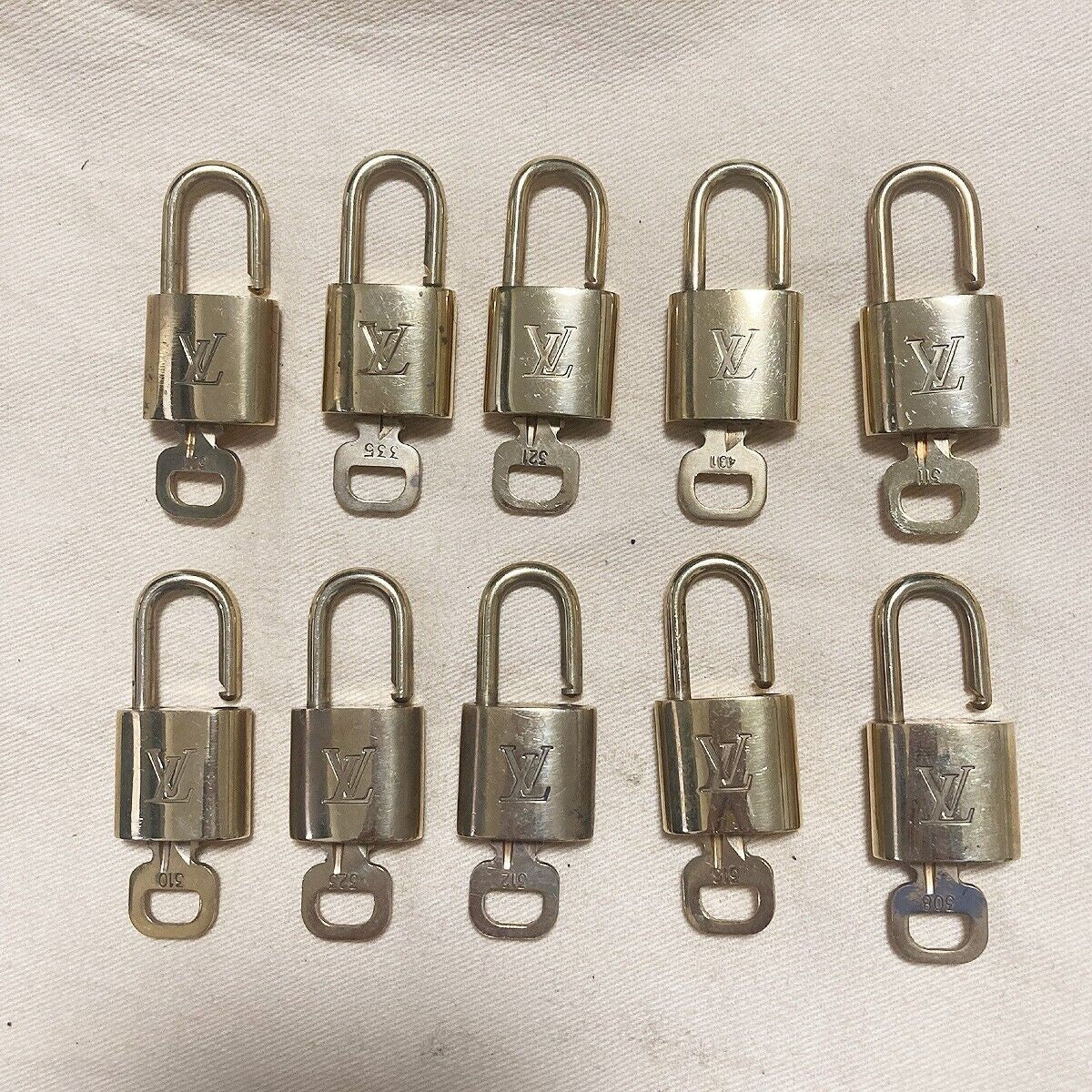 LOUIS VUITTON LV 10 SET PADLOCK KEY BAG CHARM CADENA GOLD PLATED FRANCE 35YB037