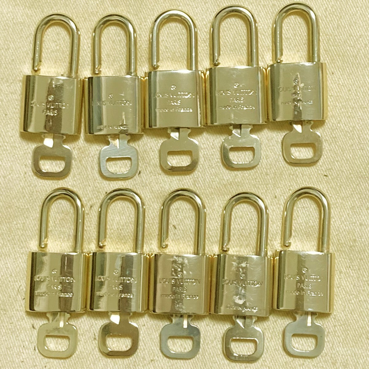 LOUIS VUITTON LV 10 SET PADLOCK KEY CHARM CADENA GOLD-PLATED FRANCE 62PDA242