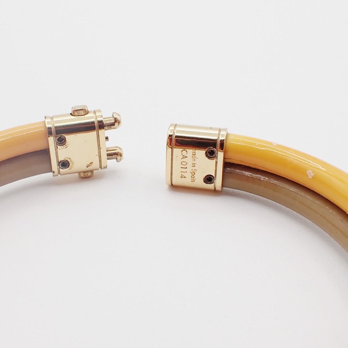 LOUIS VUITTON Keep It Twice Bracelet Patent Leather Khaki Yellow GHW 30KC922