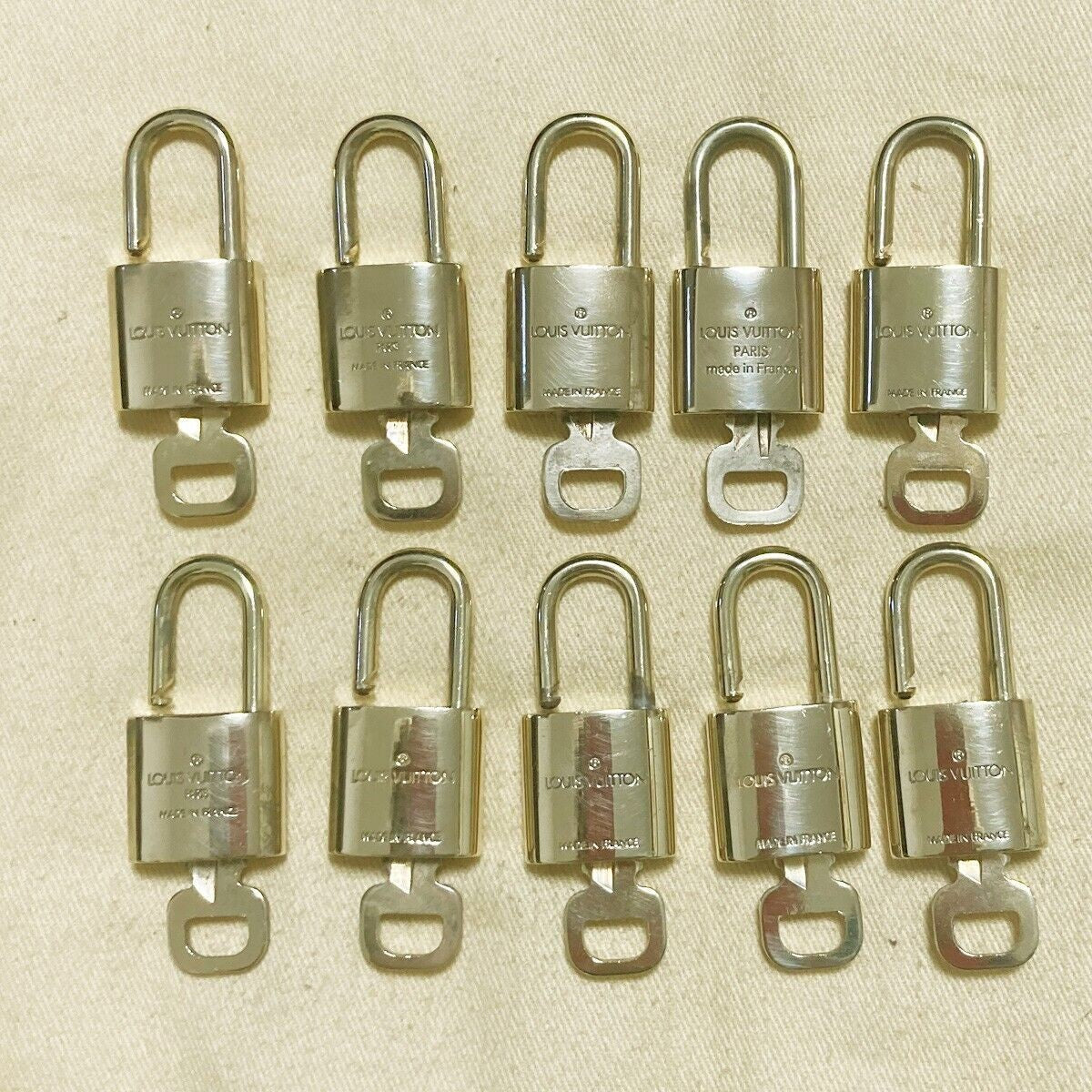 LOUIS VUITTON LV 10 SET PADLOCK KEY BAG CHARM CADENA GOLD PLATED FRANCE 37PDA079