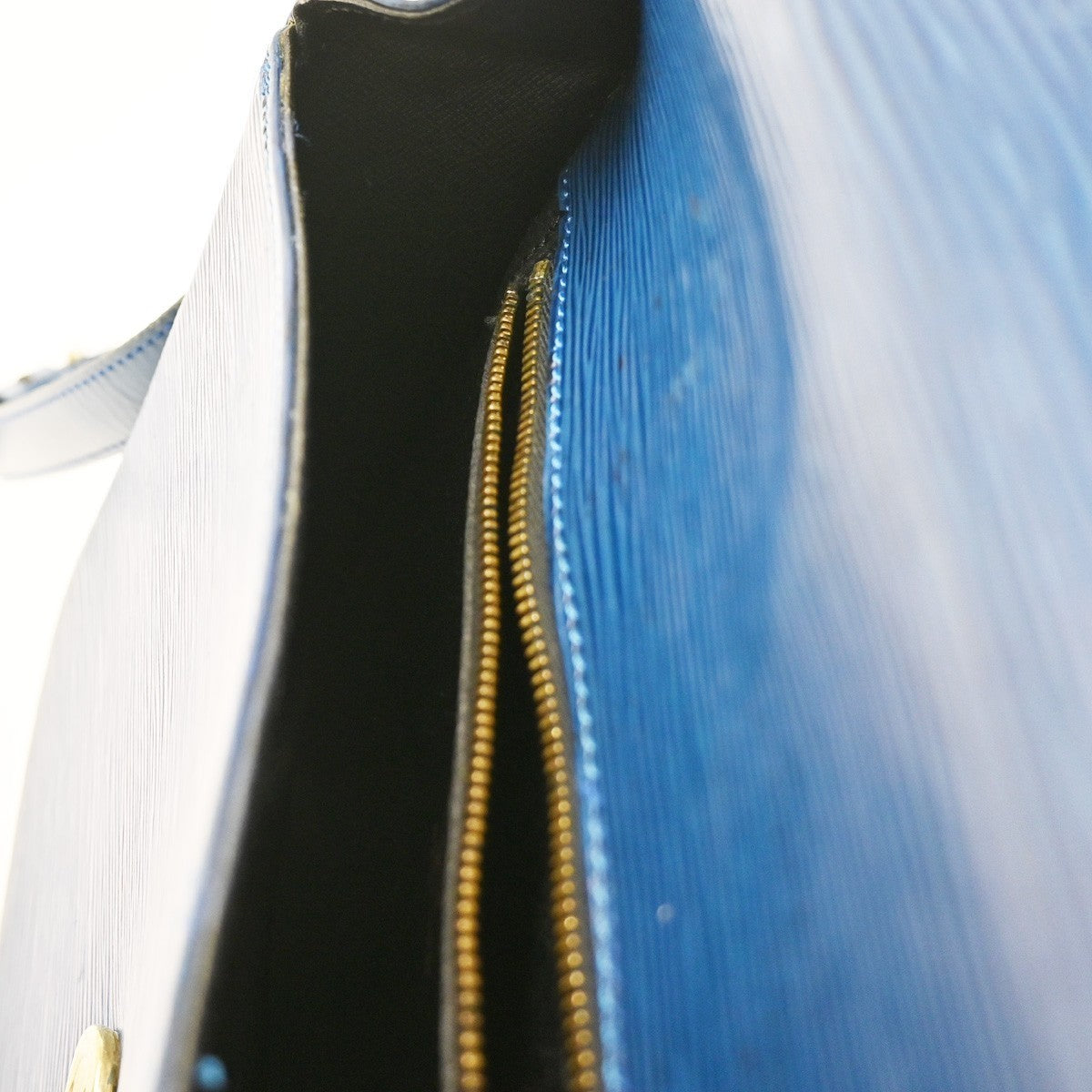 LOUIS VUITTON Saint Cloud GM Shoulder Bag Epi Leather Blue M52195 32CA411