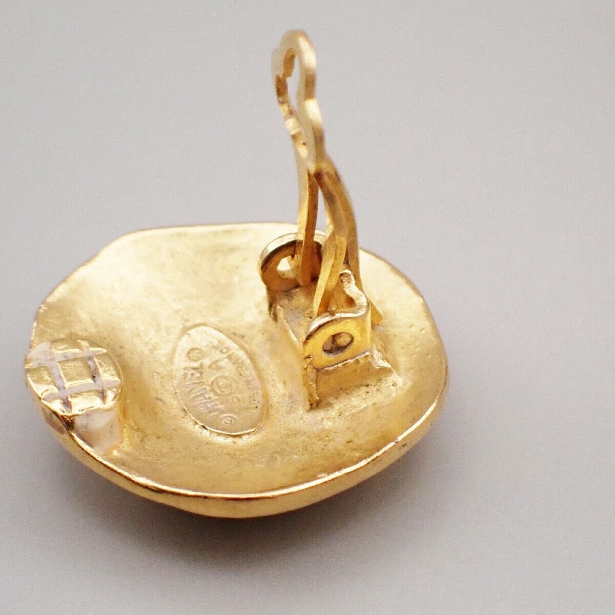 CHANEL CC Logo Button Earrings 95A Clip-On Gold France Vintage 34RK706