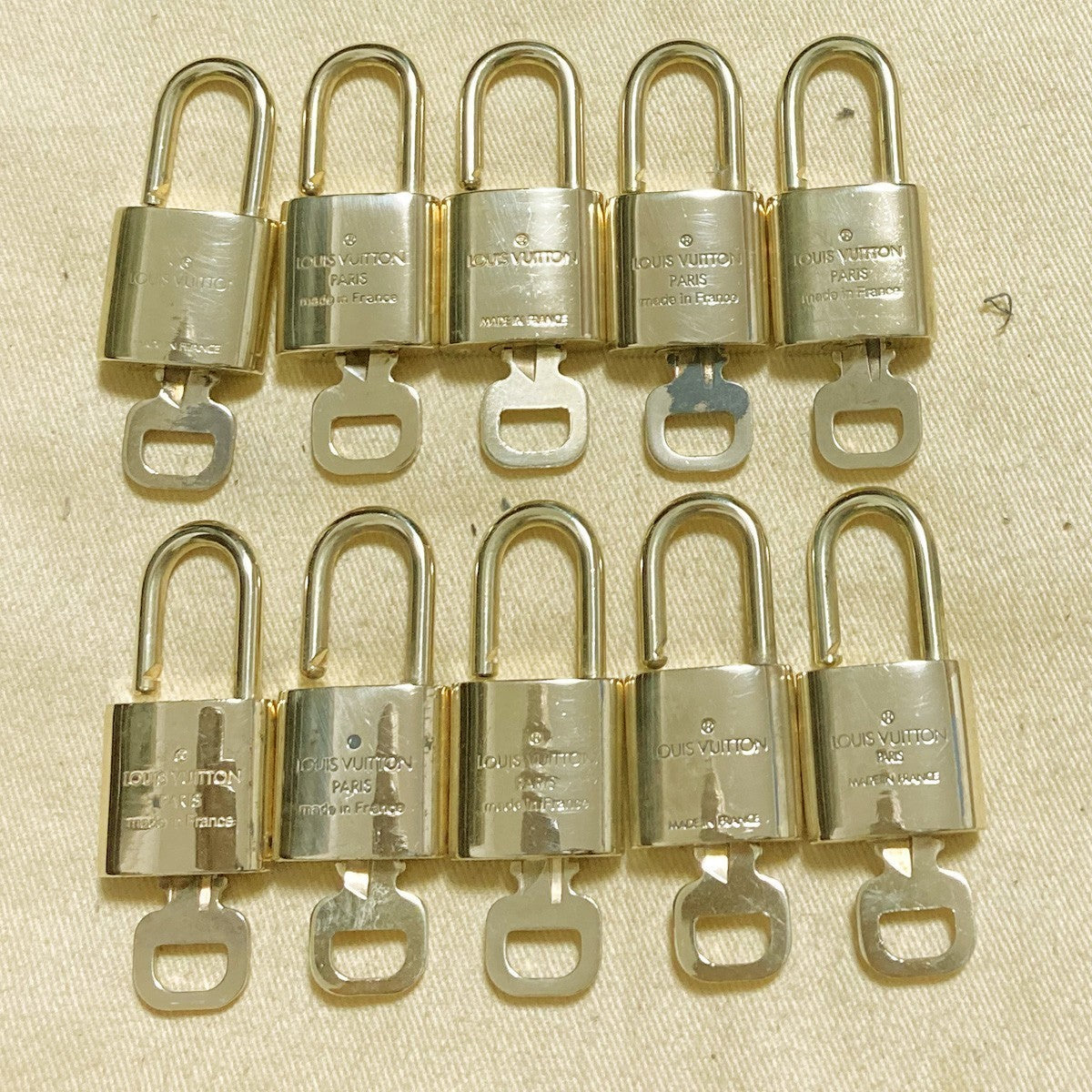 LOUIS VUITTON LV 10 SET PADLOCK KEY CHARM CADENA GOLD-PLATED FRANCE 31PDA252