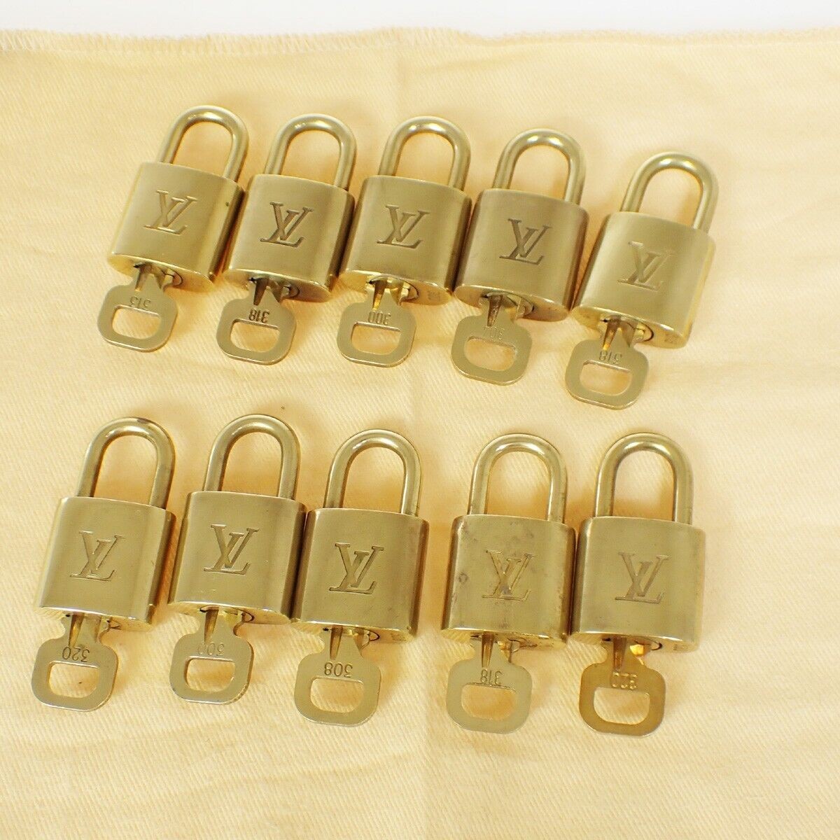 LOUIS VUITTON LV 10 SET PADLOCK KEY BAG CHARM CADENA GOLD PLATED FRANCE 33SH950