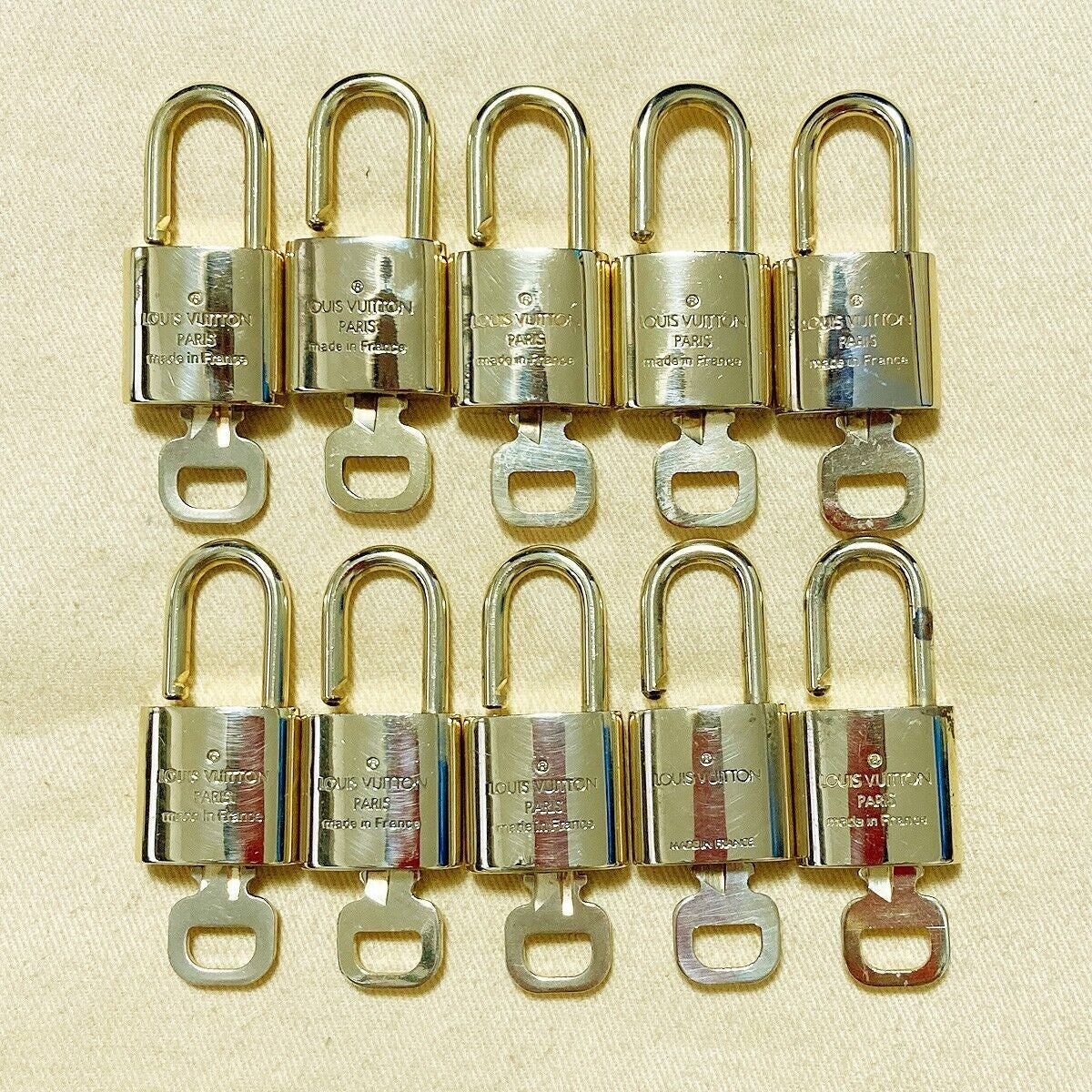 LOUIS VUITTON LV 10 SET PADLOCK KEY CHARM CADENA GOLD-PLATED FRANCE 31PDA116