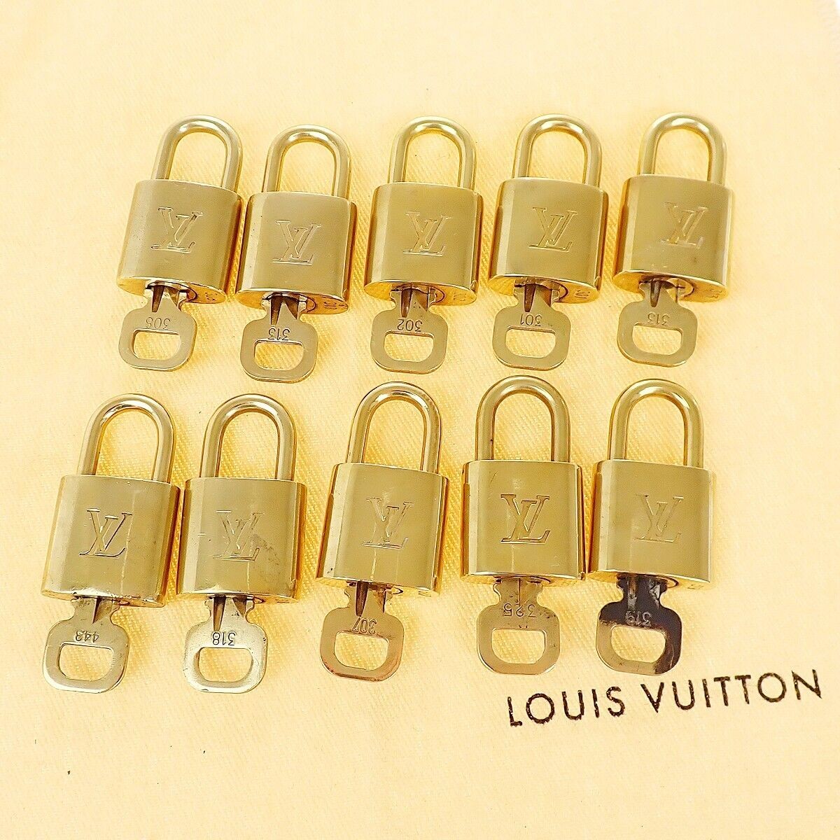 LOUIS VUITTON LV 10 Set Padlock cadena Key Bag Charm Gold Plated France 31YE762